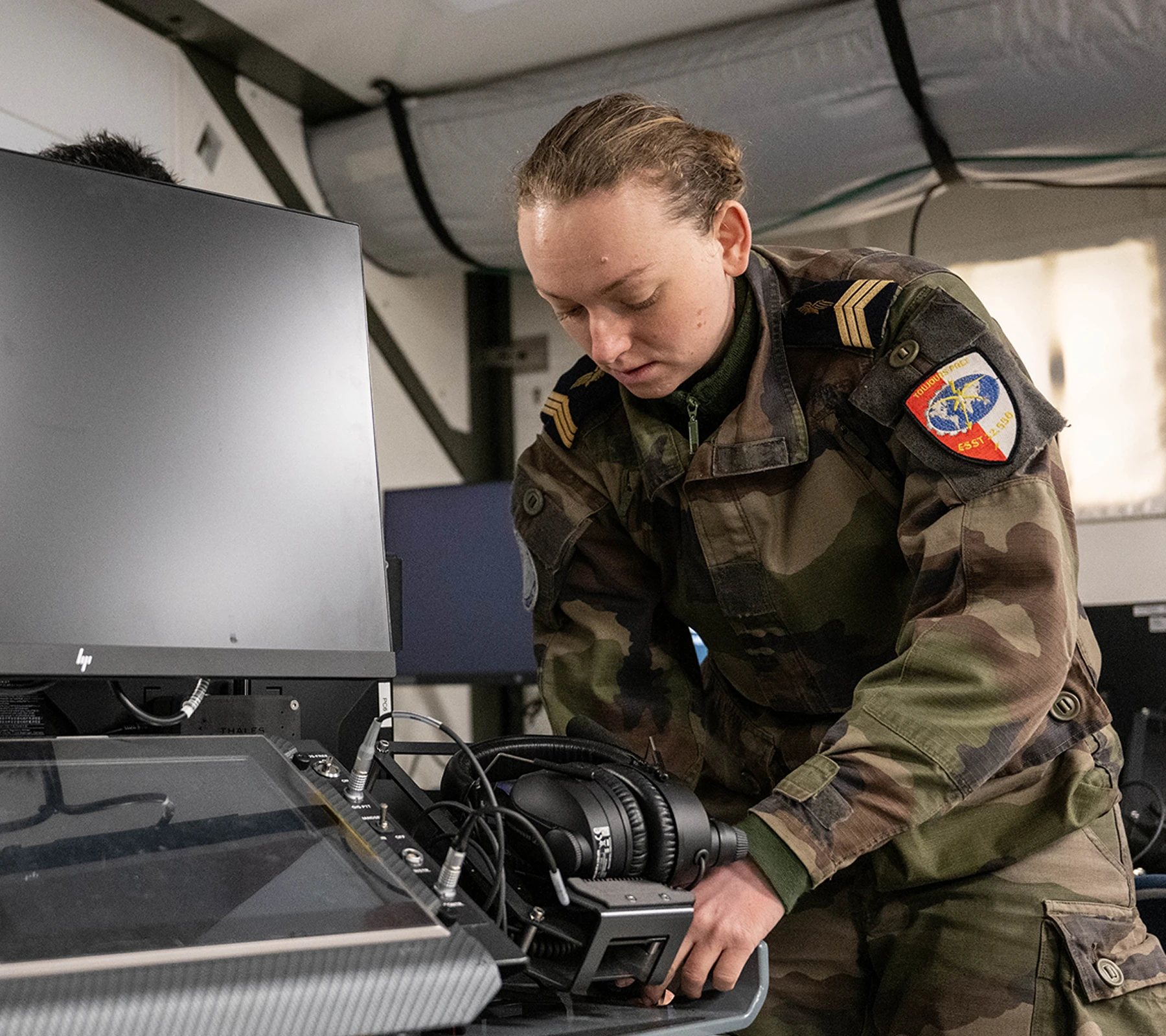 Devenir technicien systèmes numériques militaire